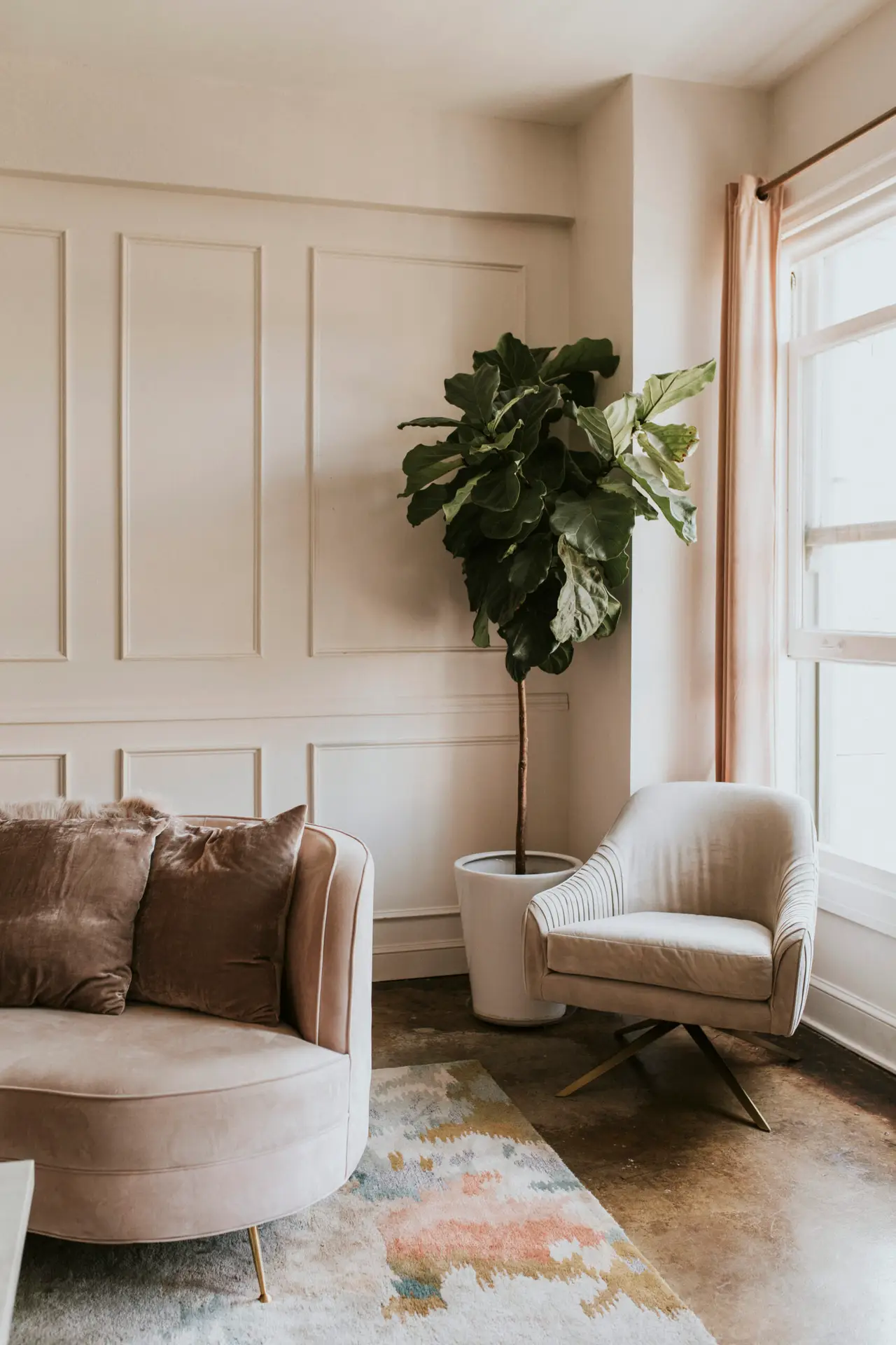 Comfortable therapy environment with soft, neutral design